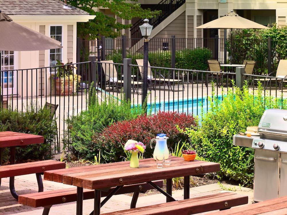 Sonesta Simply Suites Memphis East Poplar Pike Екстер'єр фото
