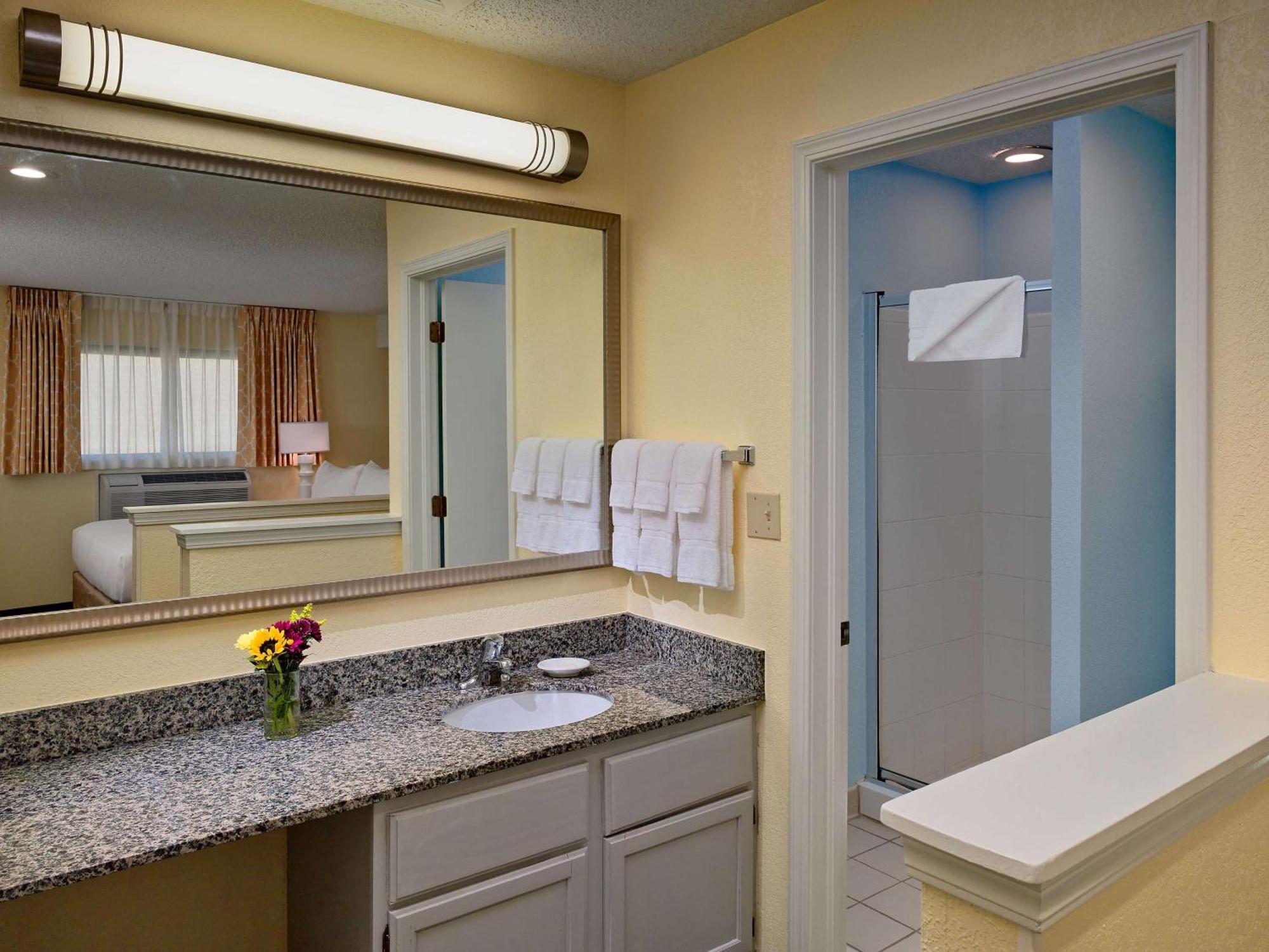 Sonesta Simply Suites Memphis East Poplar Pike Екстер'єр фото
